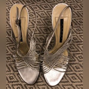 Laundry by Shellie Segal, silver leather strappy sandals. Size 7